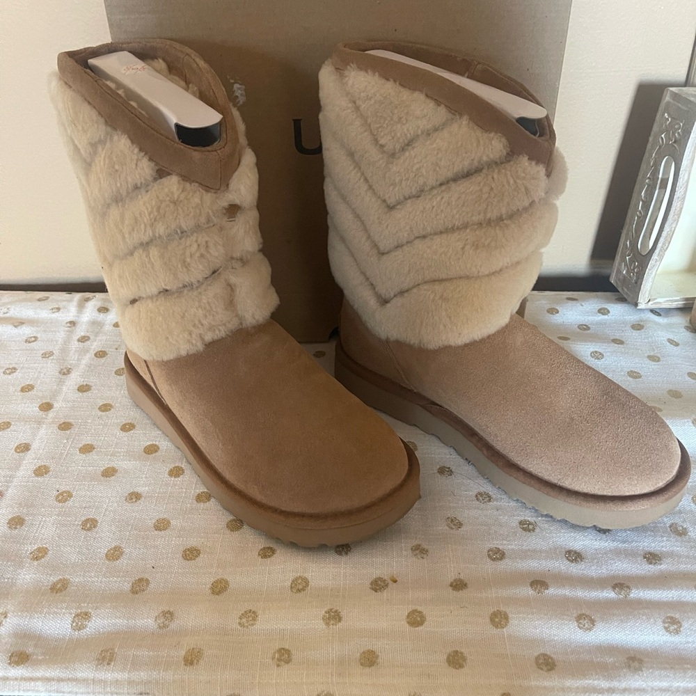 Woman Ugg  size 7